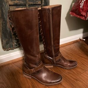 Sofft side zip boot with back zip.